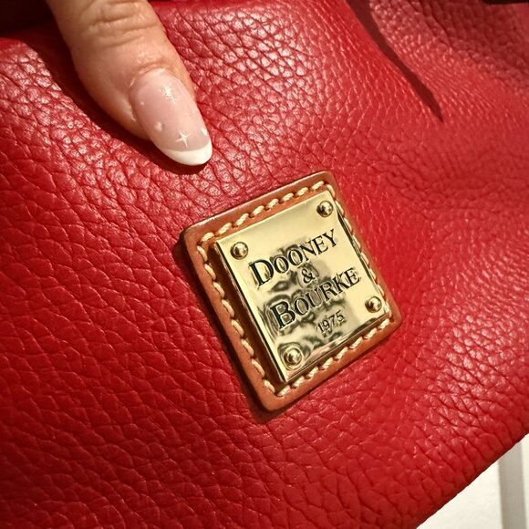 🔥 Dooney & Bourke Red Pebble Leather Shoulder Bag – A Bold Classic 🔥 - Picture 5 of 7